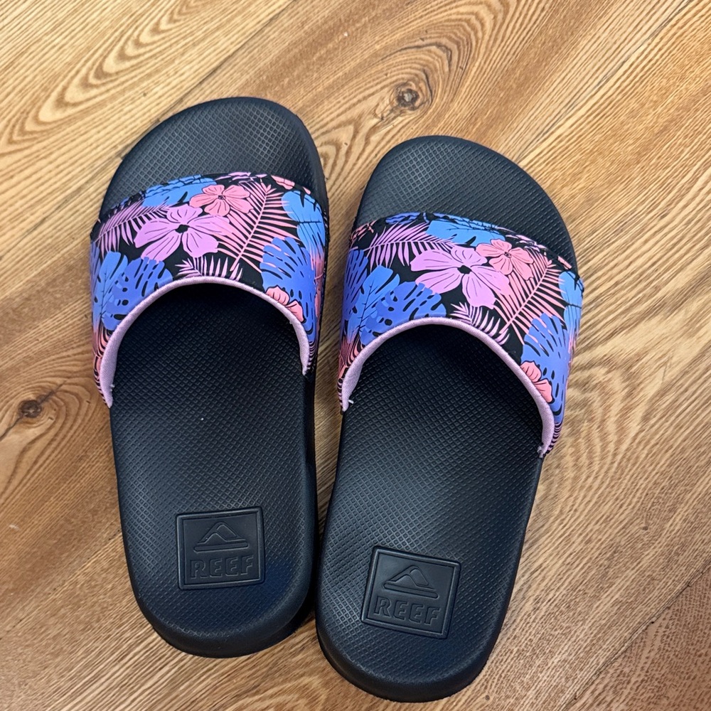 Reef Black Slides with Pink and Blue Floral Design